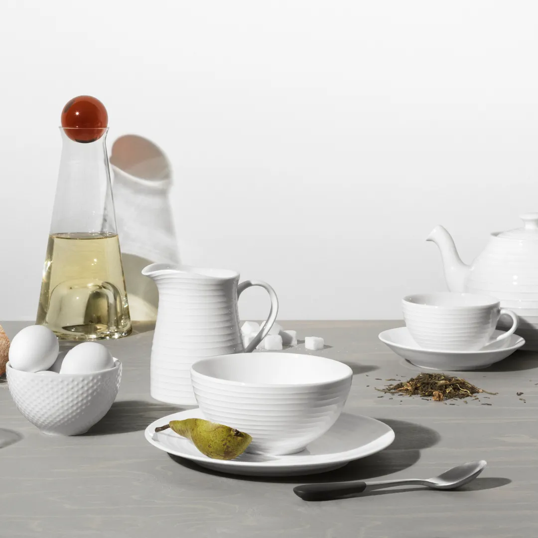 Blond Plates and Bowls
